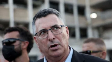 بريطانيا تمنع جماهير مكابي تل أبيب من مباراة أستون فيلا بسبب مخاوف أمنية وتوترات سياسية